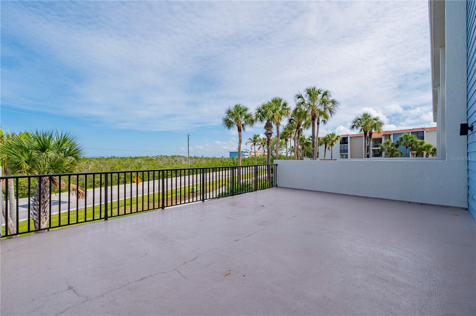 Image 16 of 48 For 1701 Beach Road 208