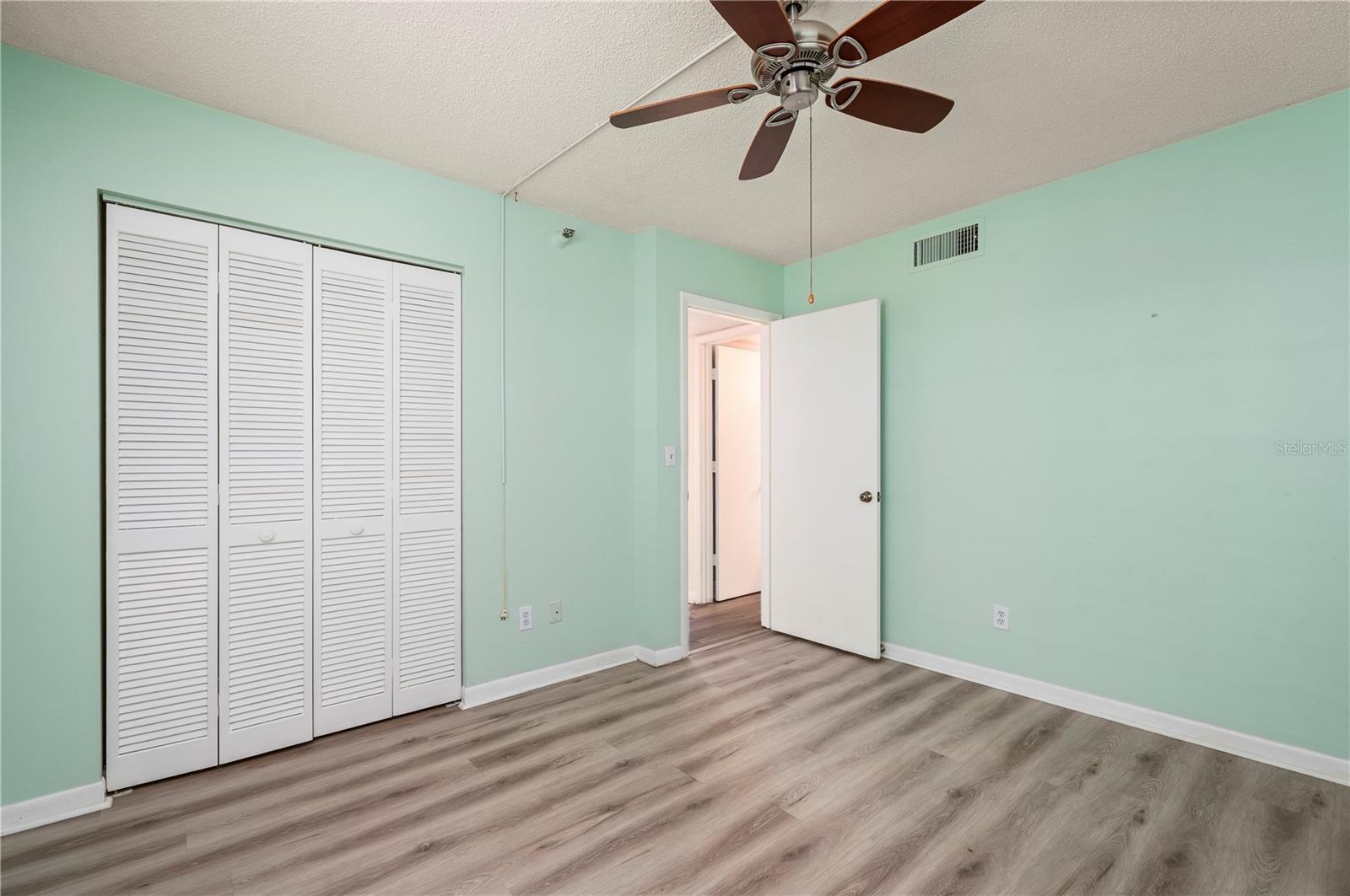 Image 29 of 48 For 1701 Beach Road 208