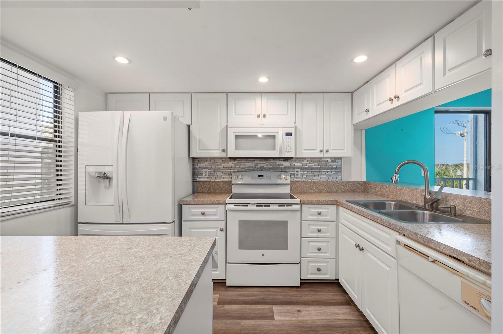 Image 4 of 48 For 1701 Beach Road 208