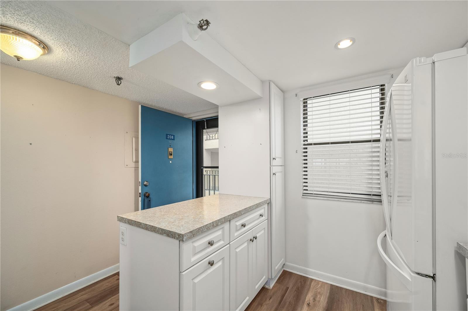 Image 5 of 48 For 1701 Beach Road 208
