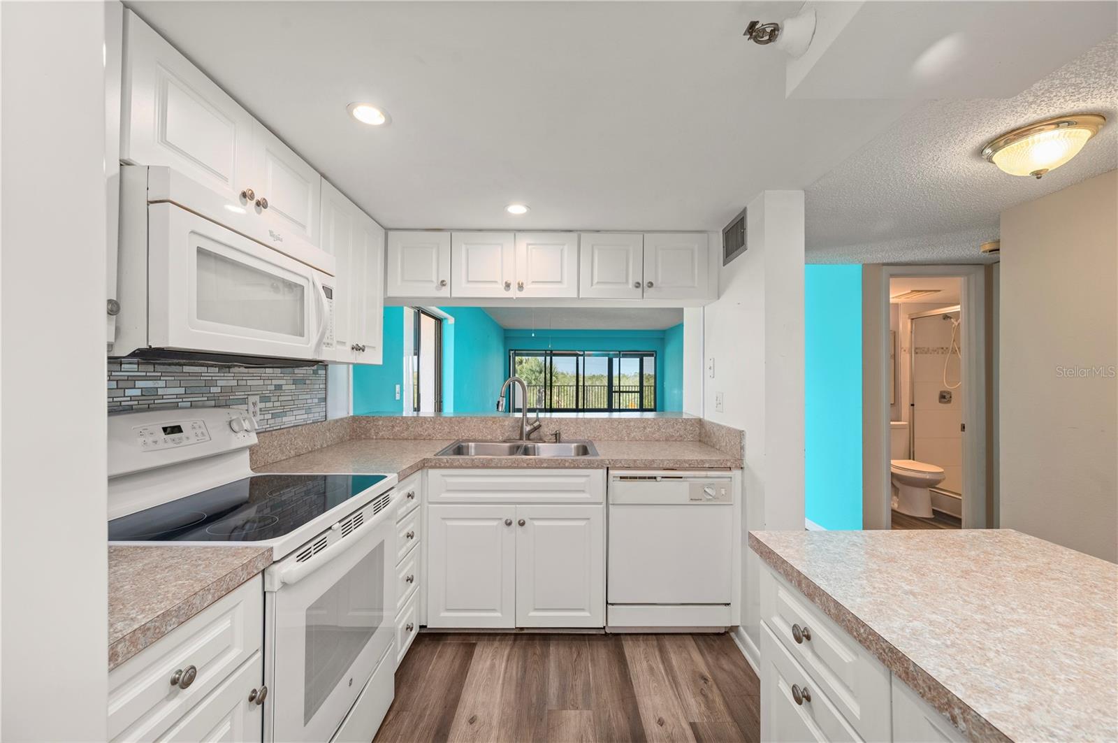 Image 6 of 48 For 1701 Beach Road 208