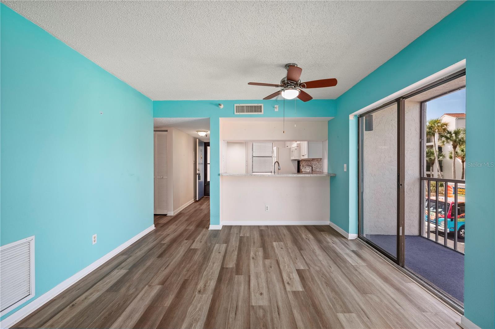 Image 9 of 48 For 1701 Beach Road 208