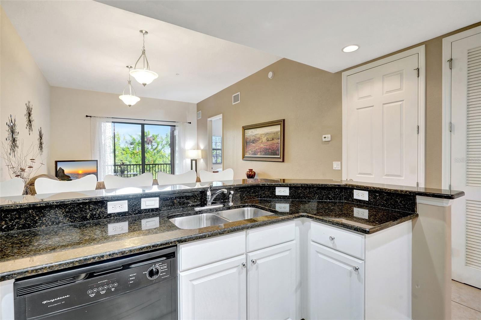 Image 10 of 53 For 13651 Julias Way 1427