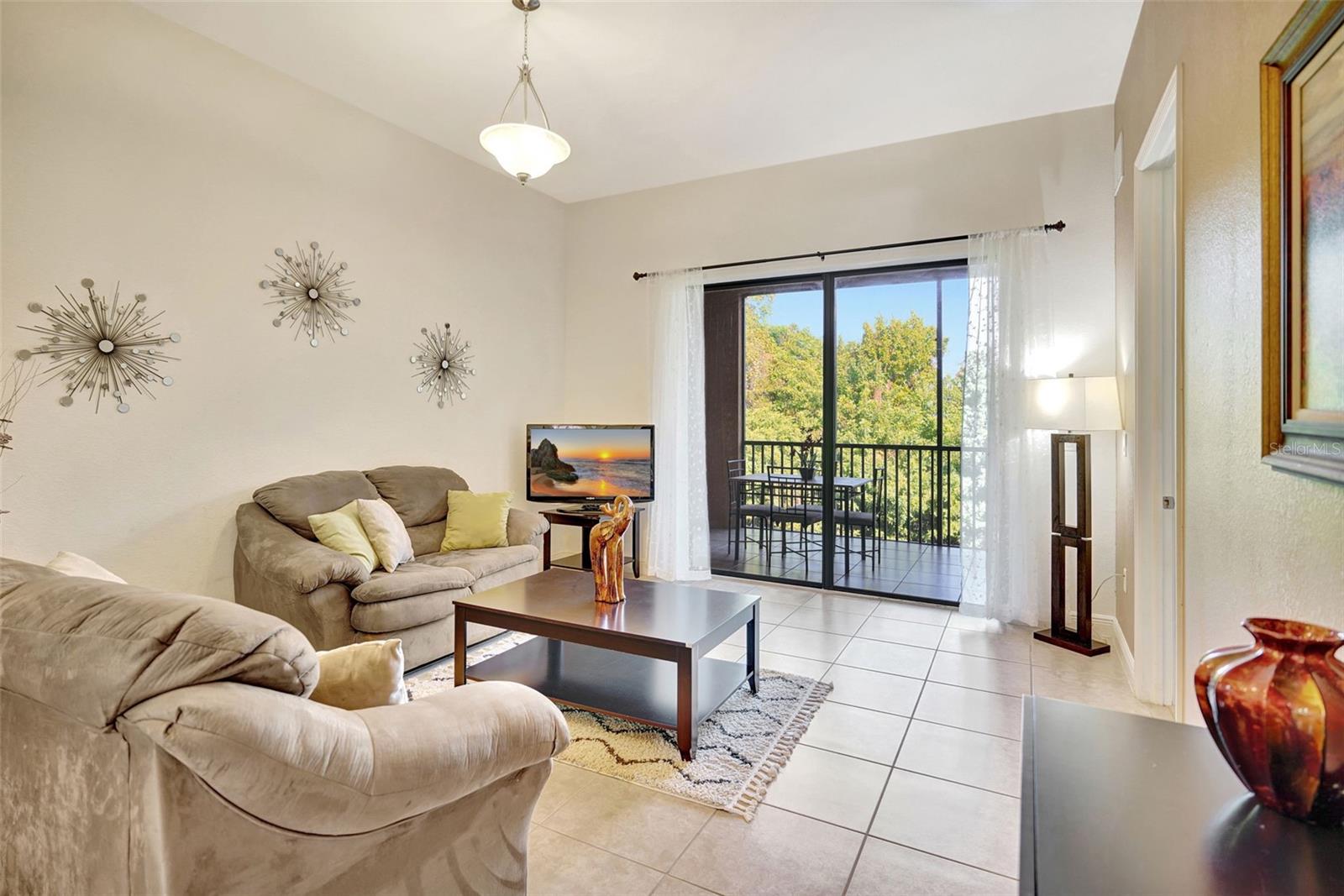 Image 5 of 53 For 13651 Julias Way 1427