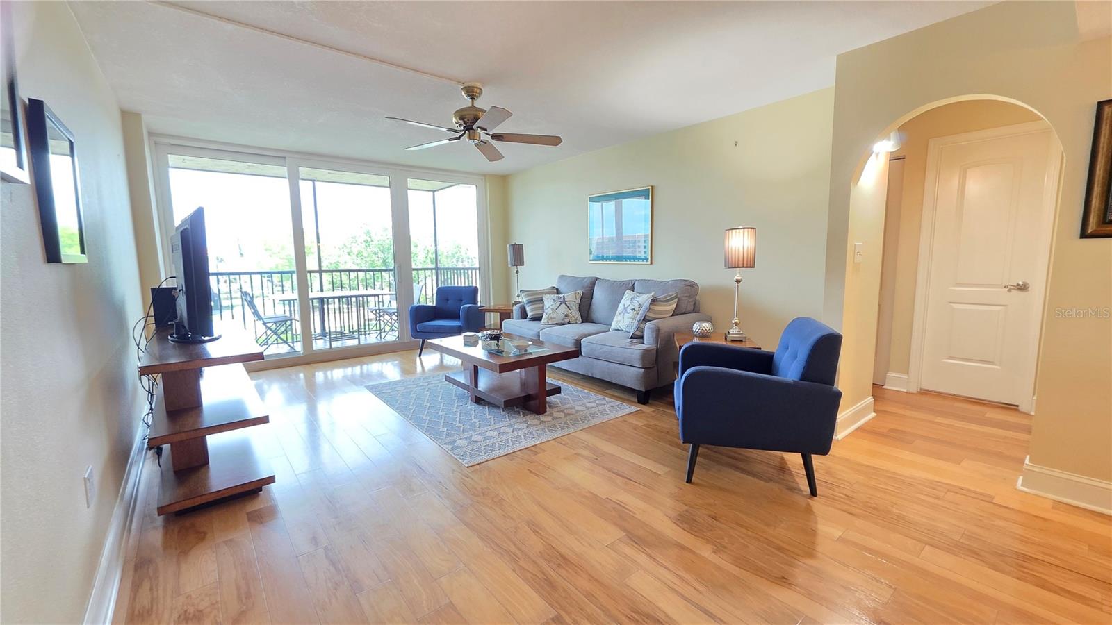 Image 14 of 57 For 25188 Marion Avenue C302
