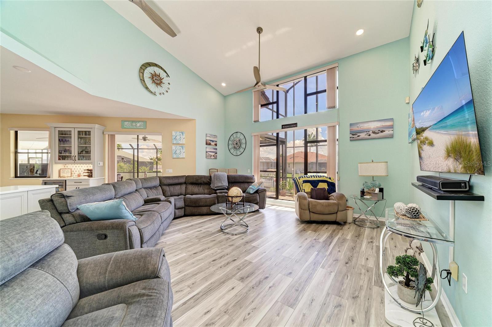 Image 7 of 65 For 524 La Caruna Court