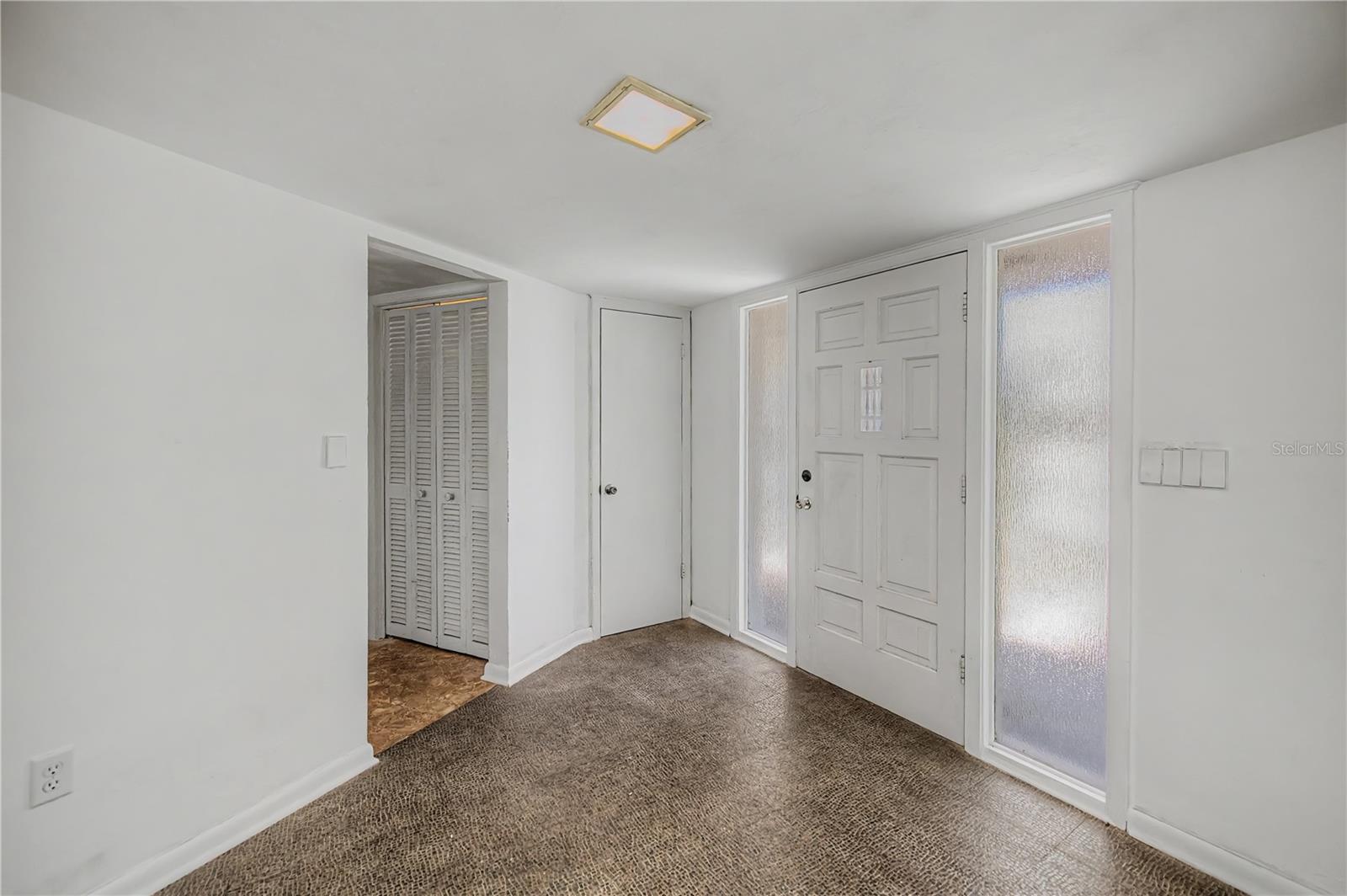 Image 12 of 83 For 137 Sinclair Street Se