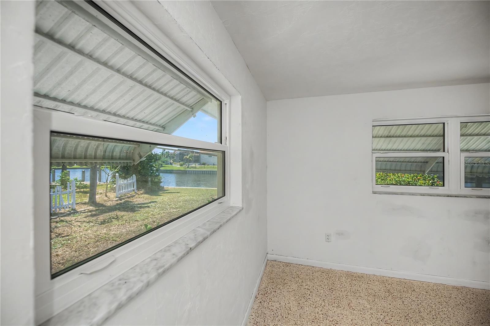 Image 34 of 83 For 137 Sinclair Street Se