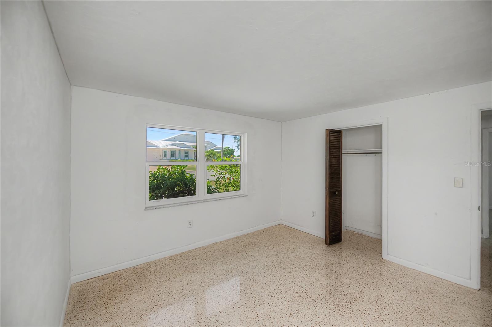 Image 39 of 83 For 137 Sinclair Street Se