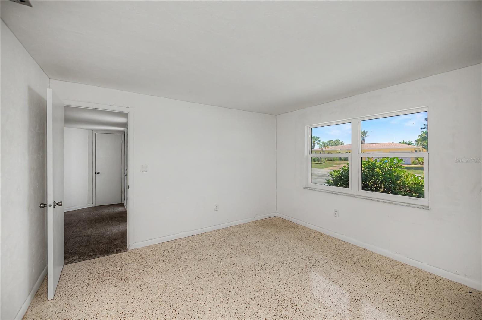 Image 40 of 83 For 137 Sinclair Street Se