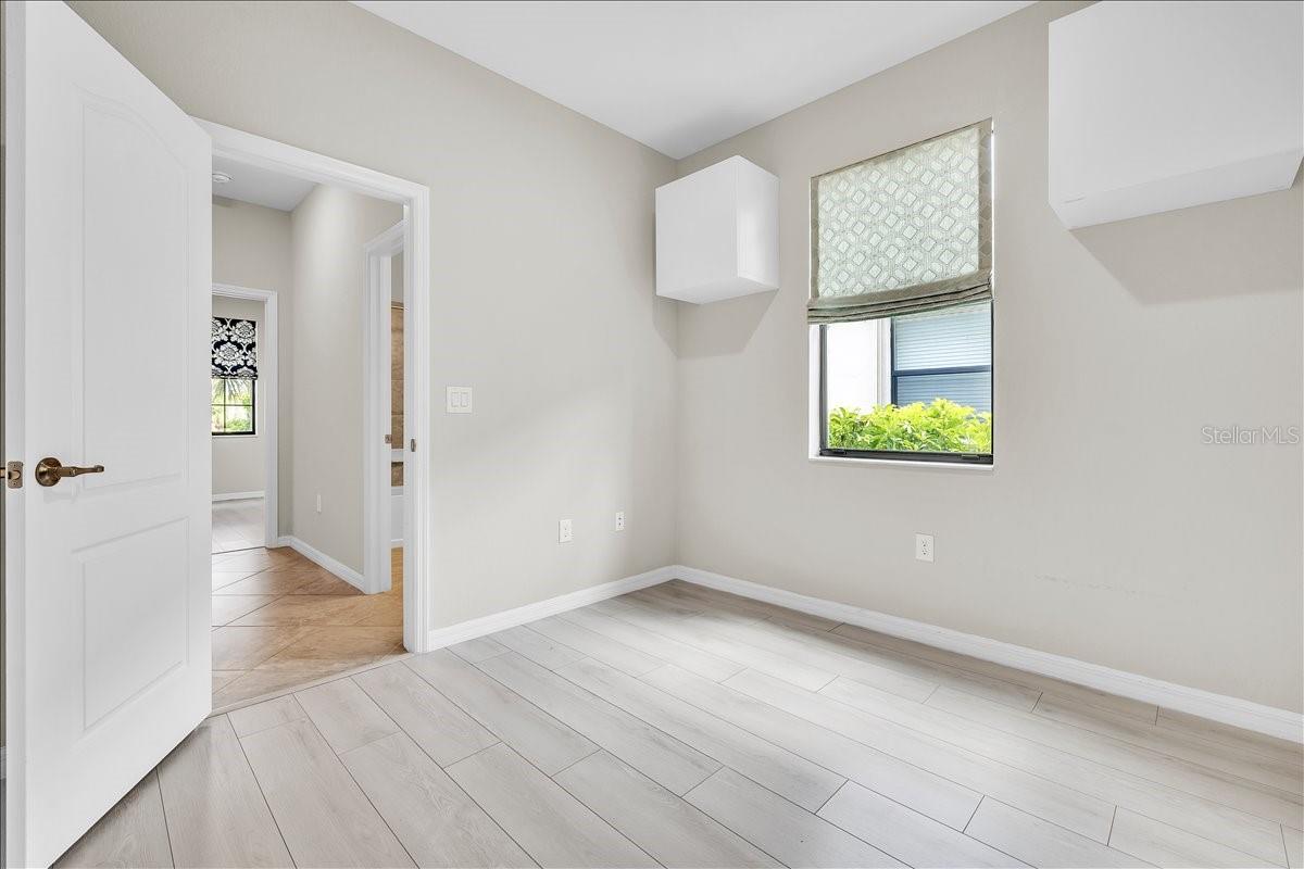 Image 27 of 49 For 9829 Hilltop Drive