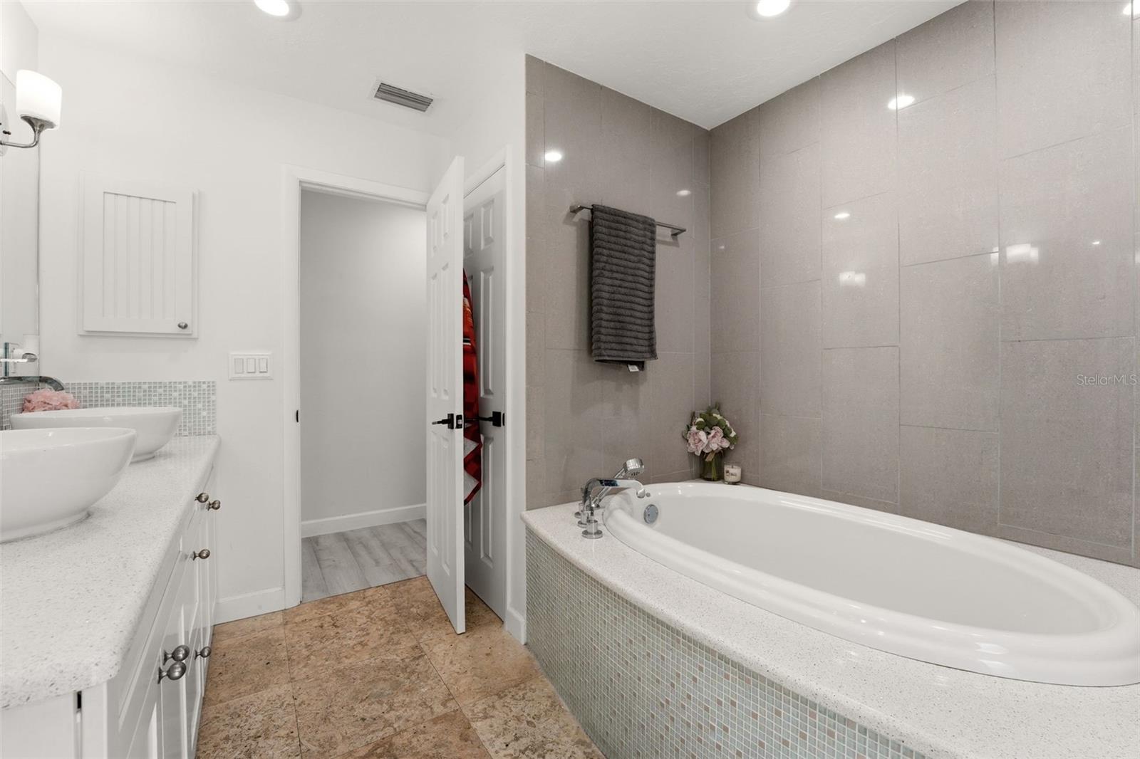 Image 24 of 68 For 765 Siesta Key Circle