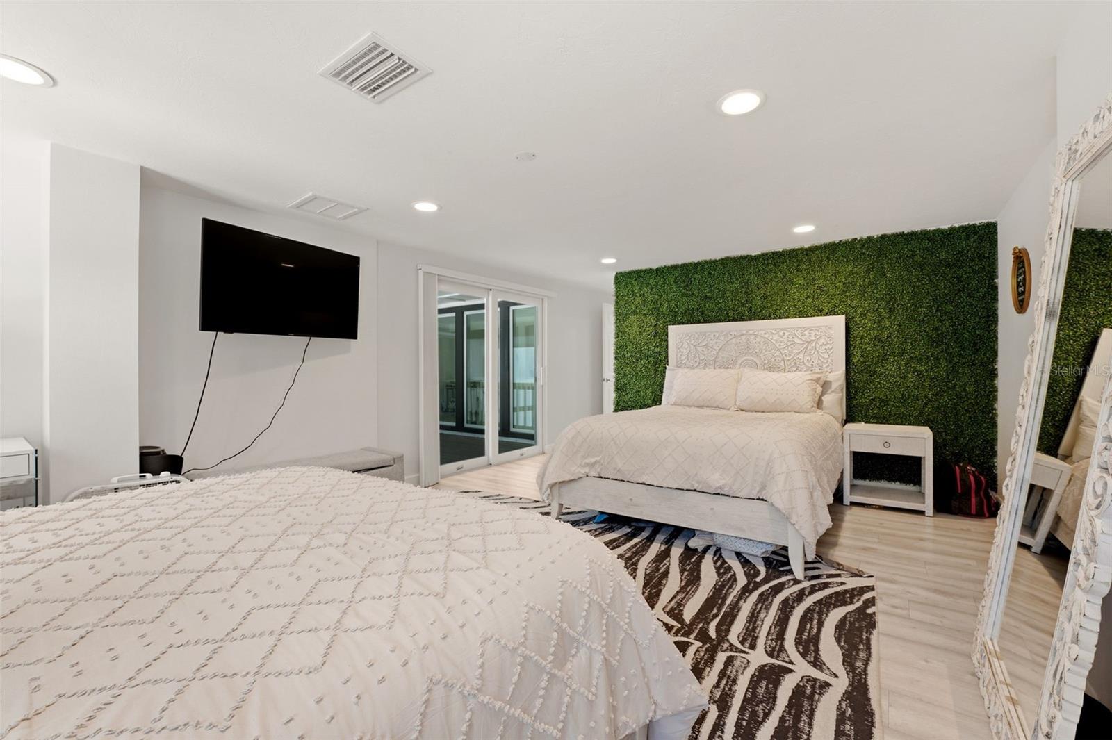 Image 39 of 68 For 765 Siesta Key Circle