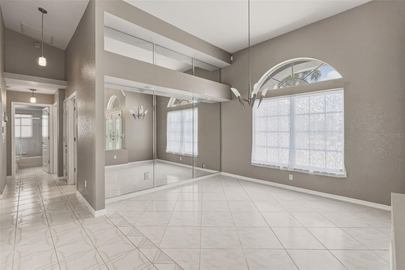 Image 15 of 59 For 1083 Manilla Lane