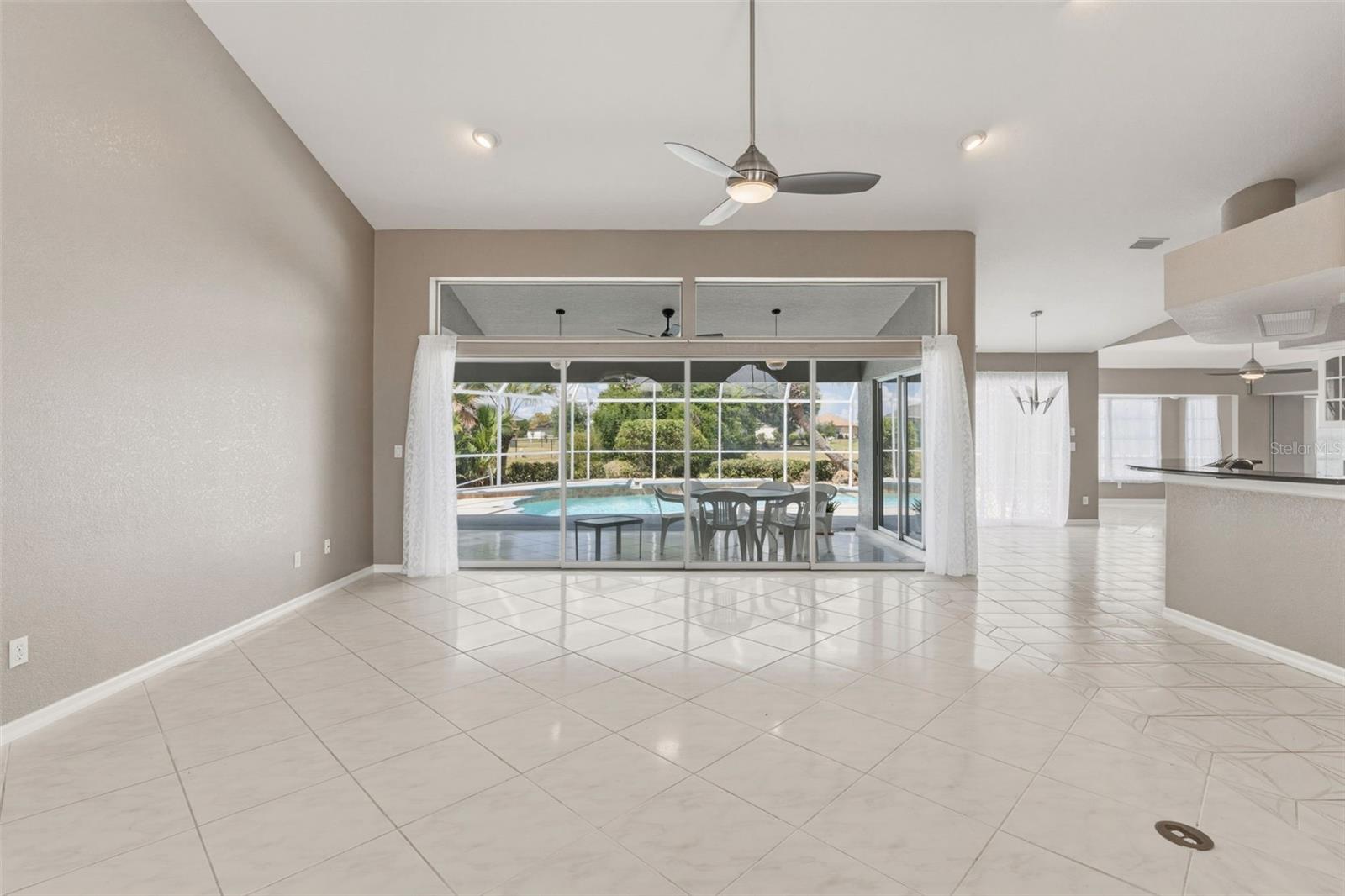 Image 16 of 59 For 1083 Manilla Lane