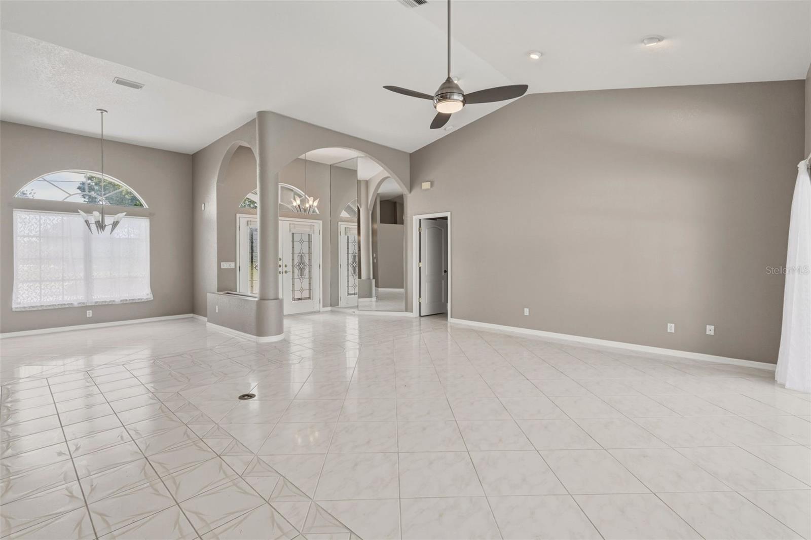 Image 18 of 59 For 1083 Manilla Lane