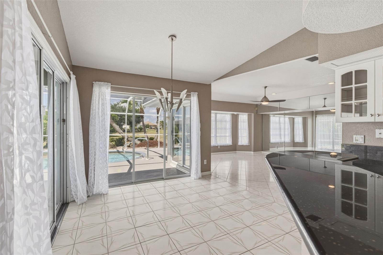Image 20 of 59 For 1083 Manilla Lane