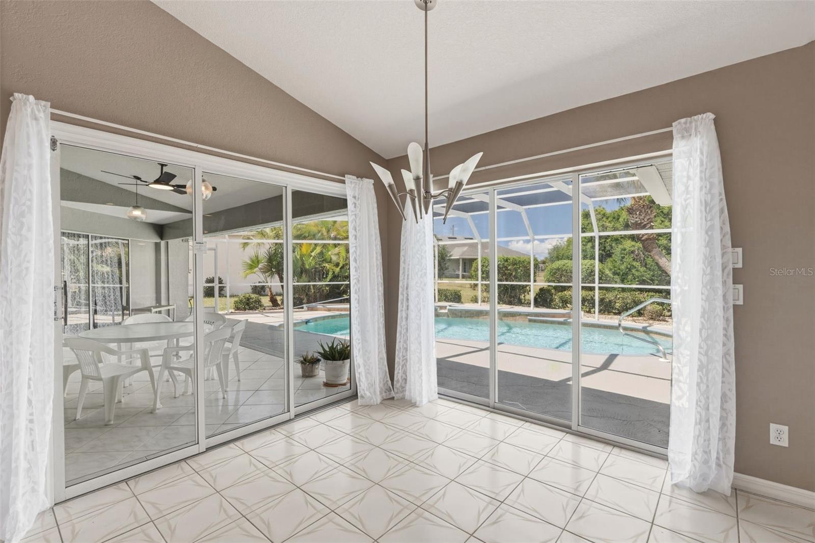 Image 21 of 59 For 1083 Manilla Lane