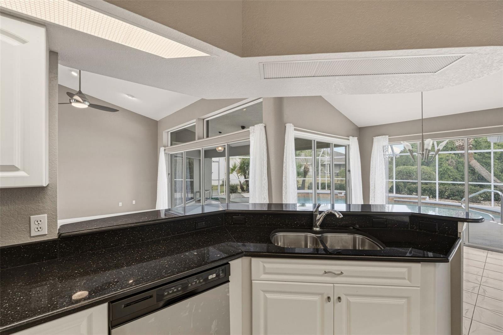 Image 24 of 59 For 1083 Manilla Lane