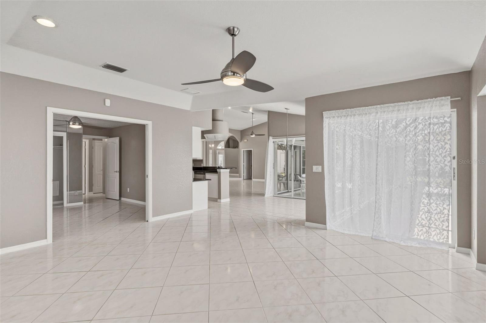 Image 36 of 59 For 1083 Manilla Lane