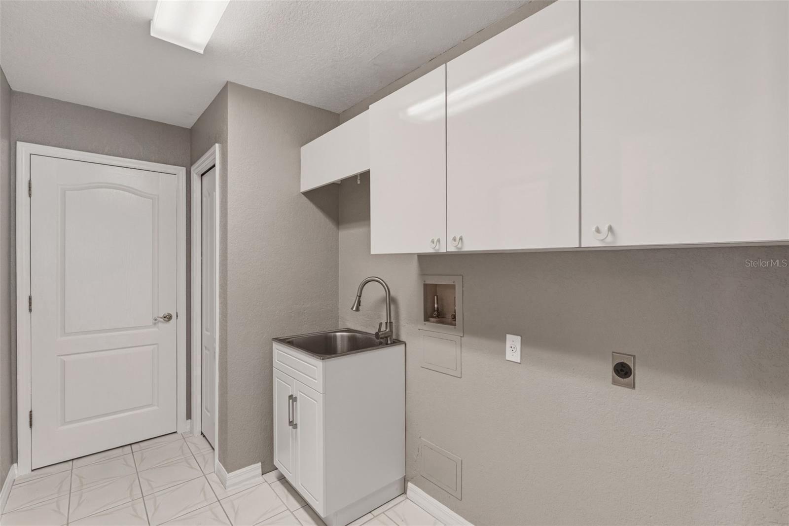 Image 46 of 59 For 1083 Manilla Lane