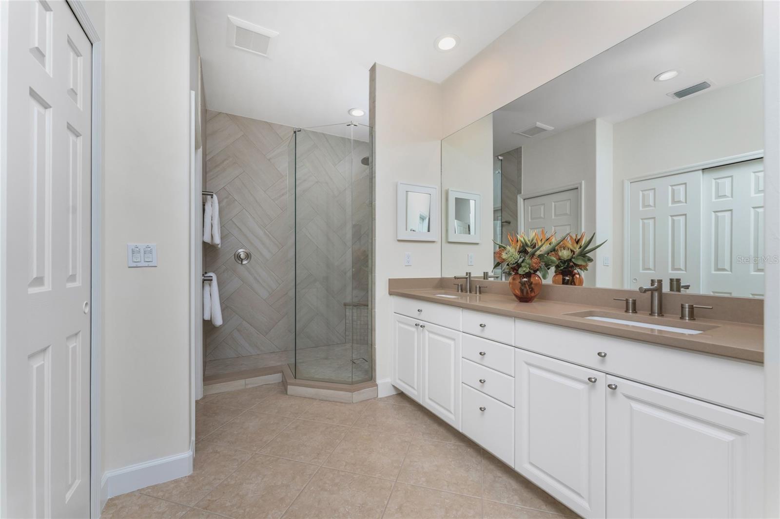 Image 35 of 69 For 3316 Sunset Key Cir  D