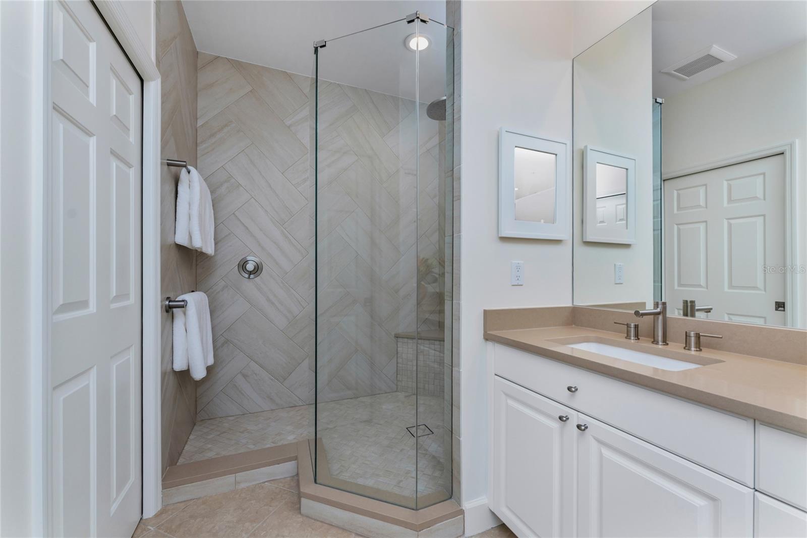 Image 36 of 69 For 3316 Sunset Key Cir  D