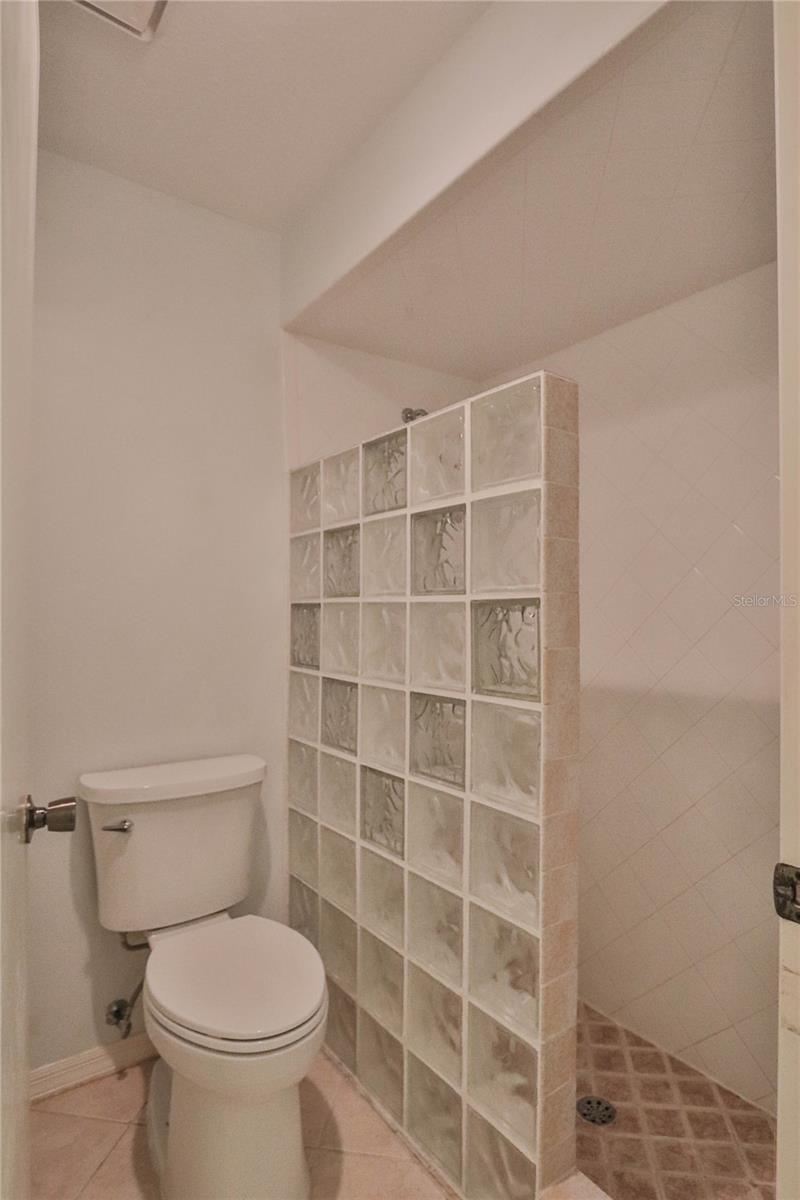 Image 21 of 30 For 24540 Harborview Road A3