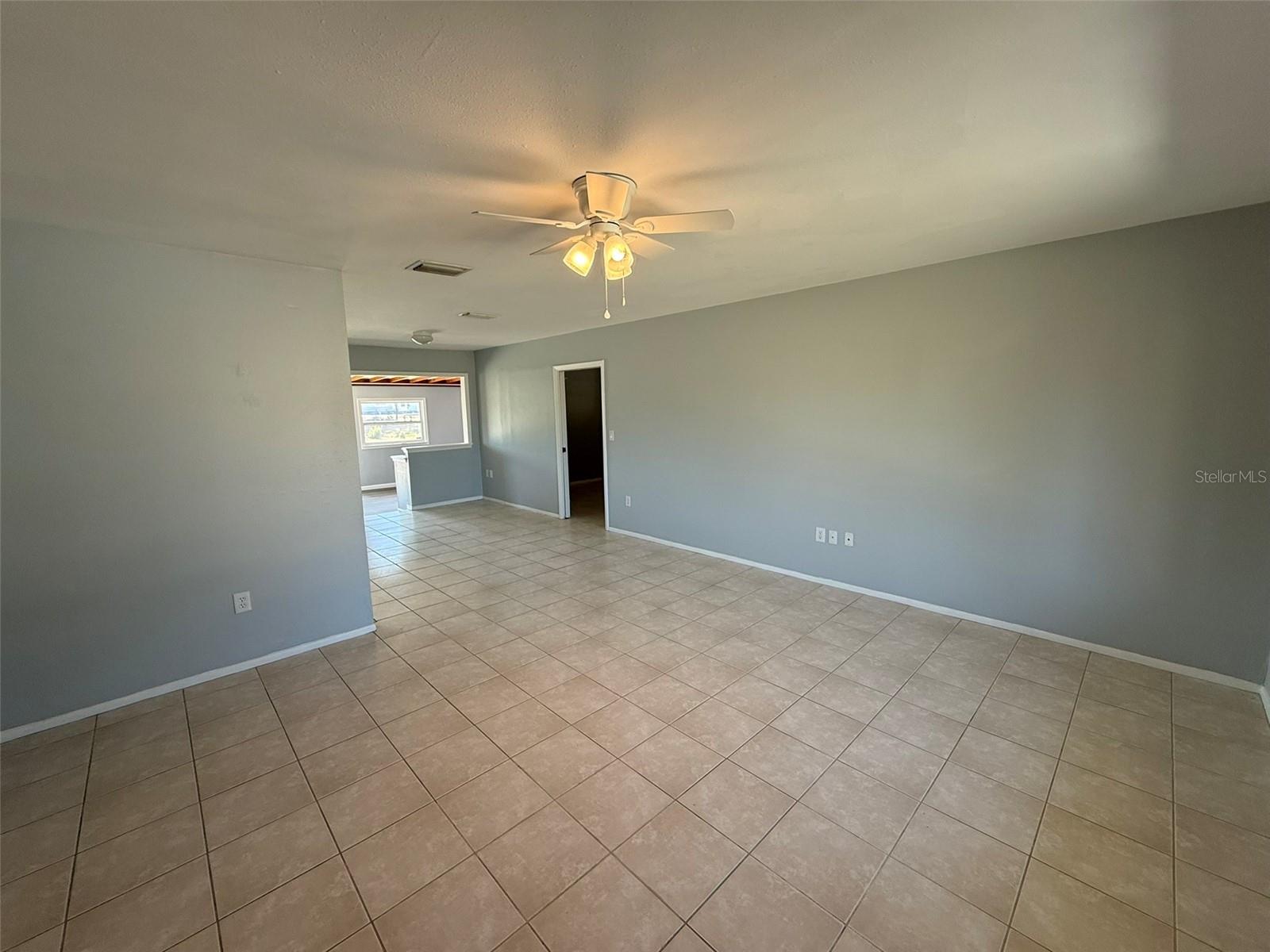 Image 4 of 19 For 3236 Montclair Circle