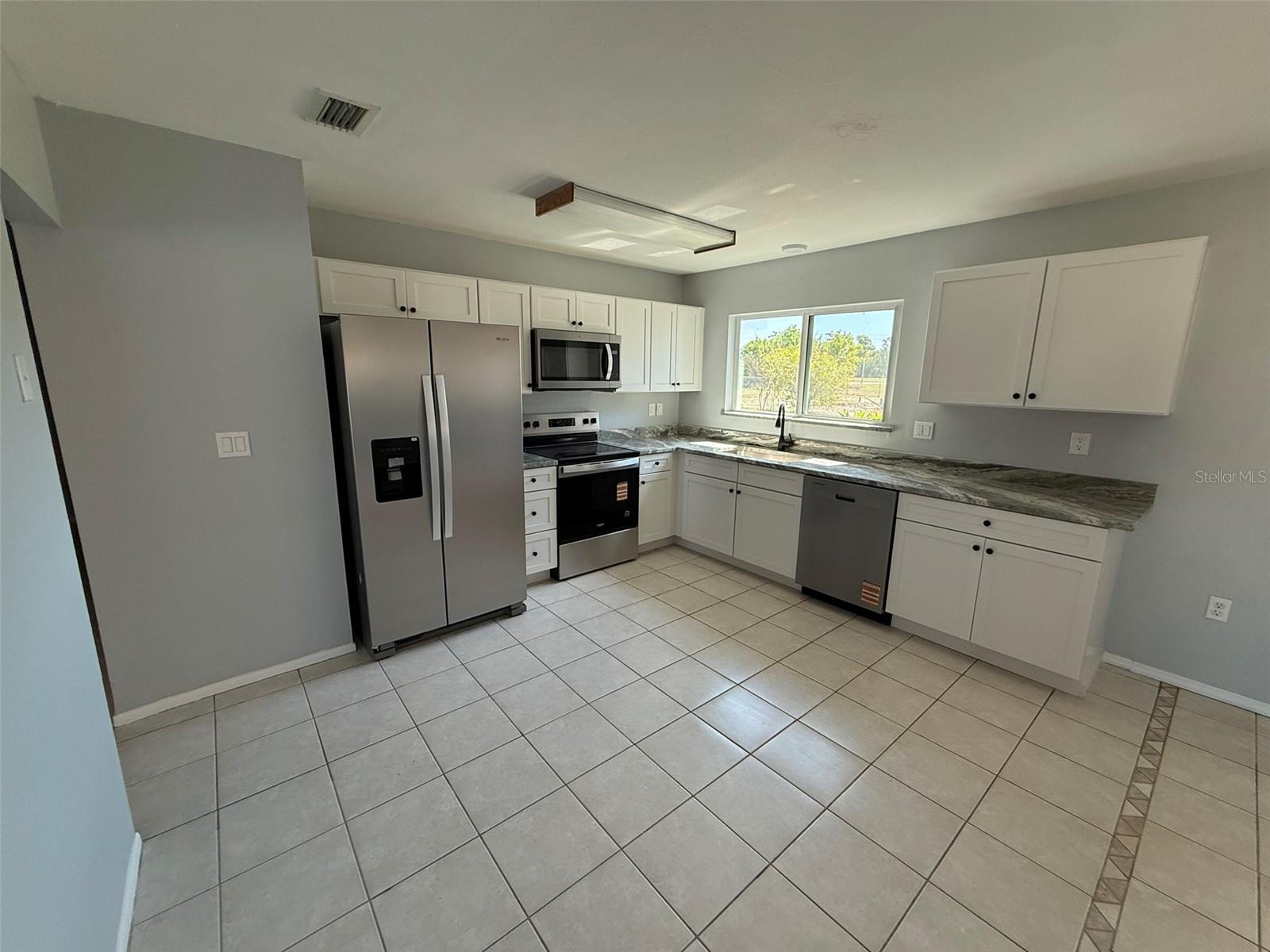 Image 6 of 19 For 3236 Montclair Circle