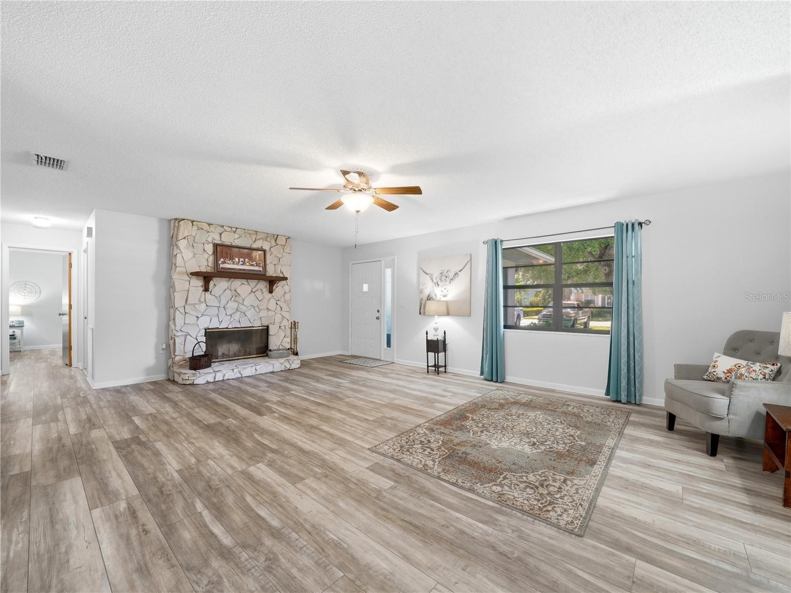 Image 17 of 50 For 1711 Lake Clay Drive