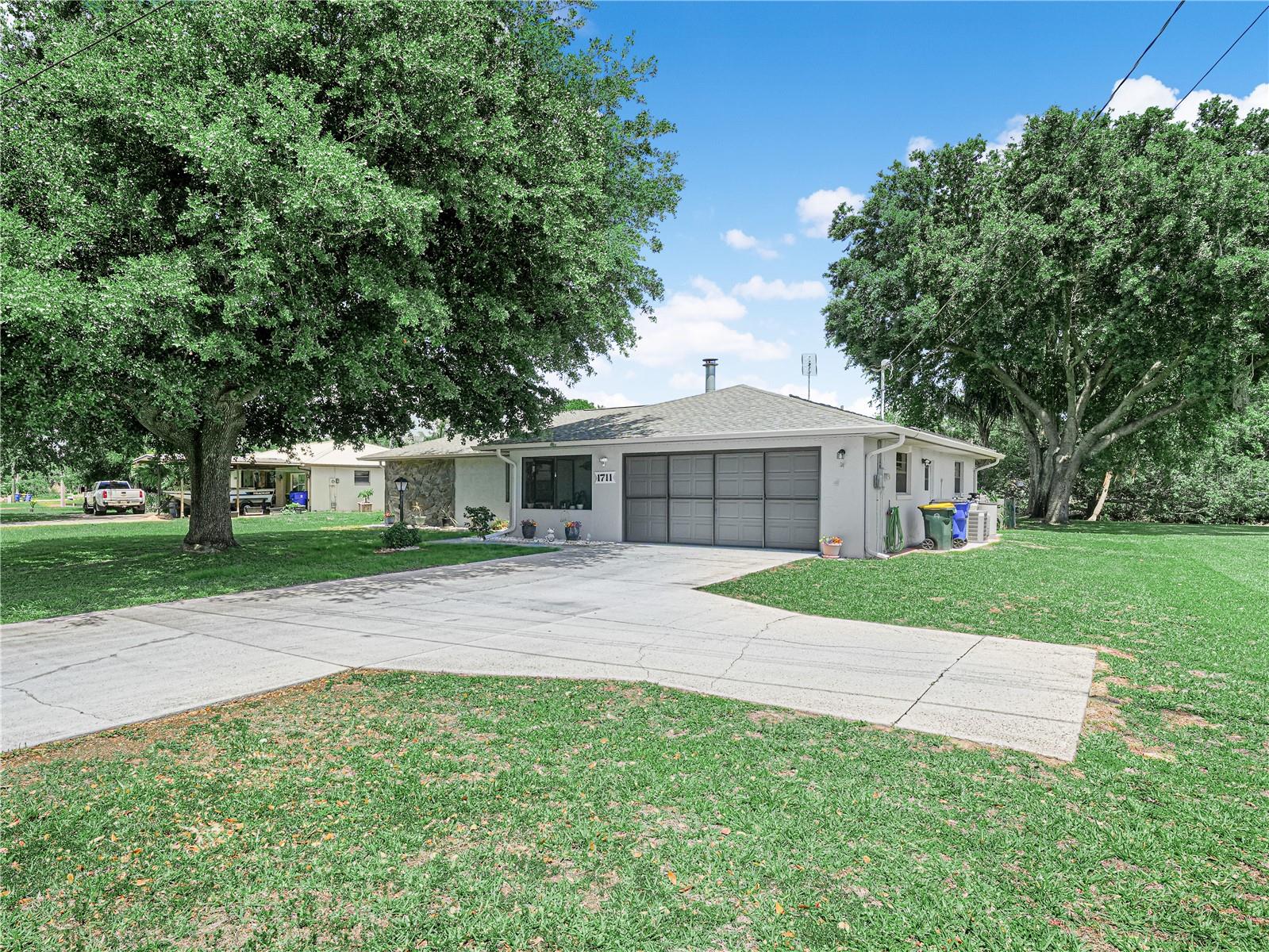 Image 4 of 50 For 1711 Lake Clay Drive