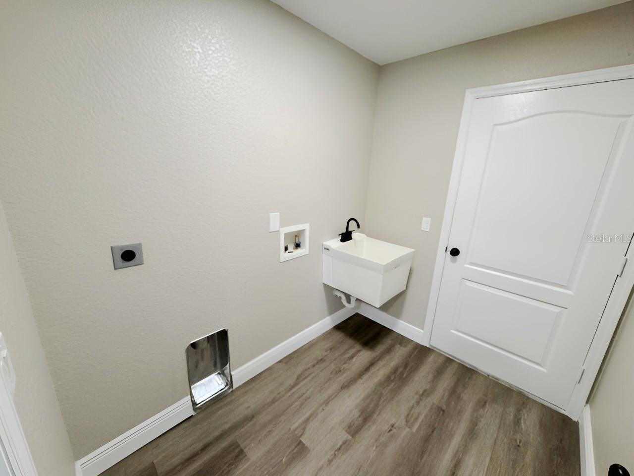 Image 10 of 18 For 13982 Naylor Avenue