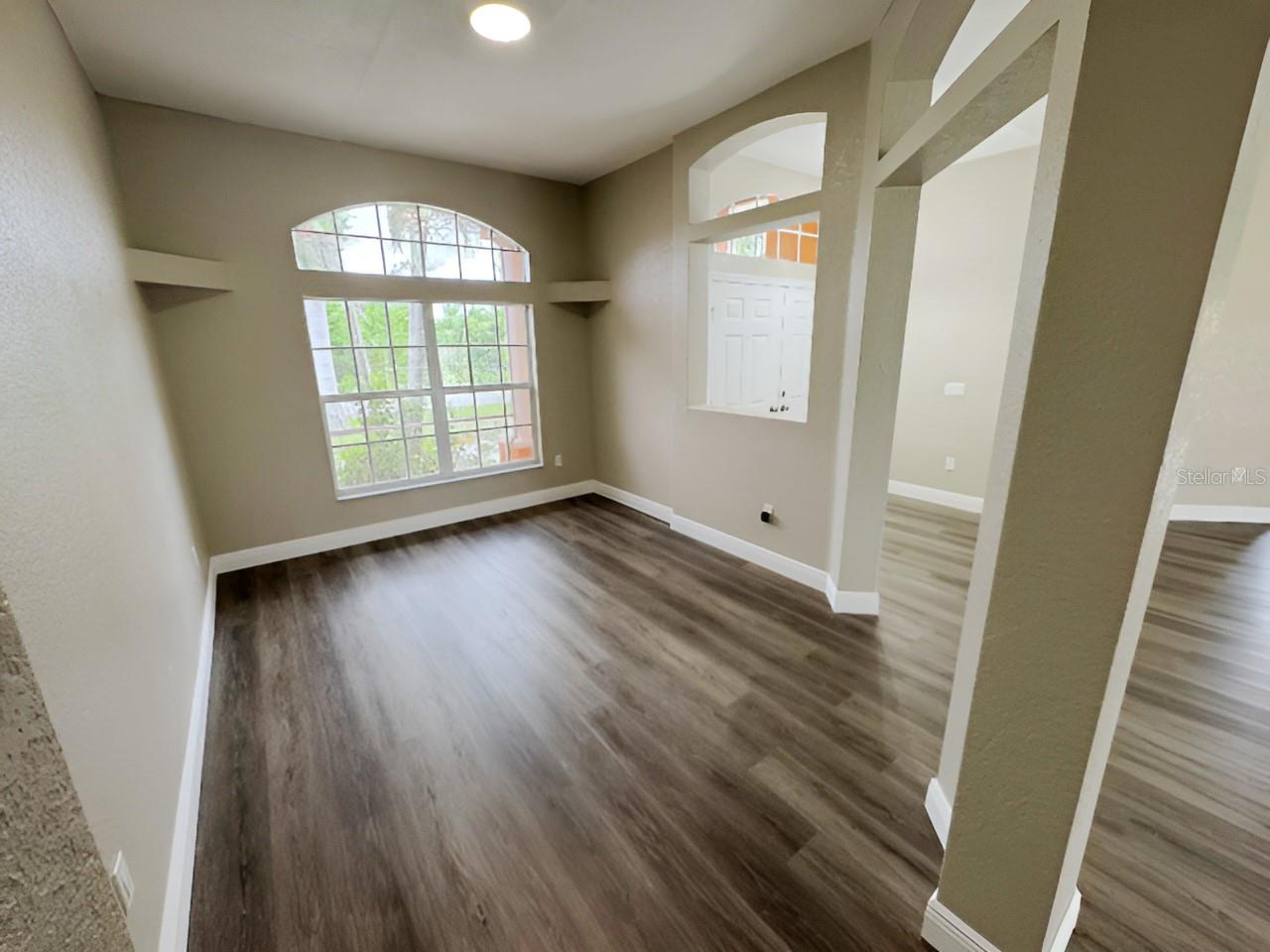 Image 3 of 18 For 13982 Naylor Avenue