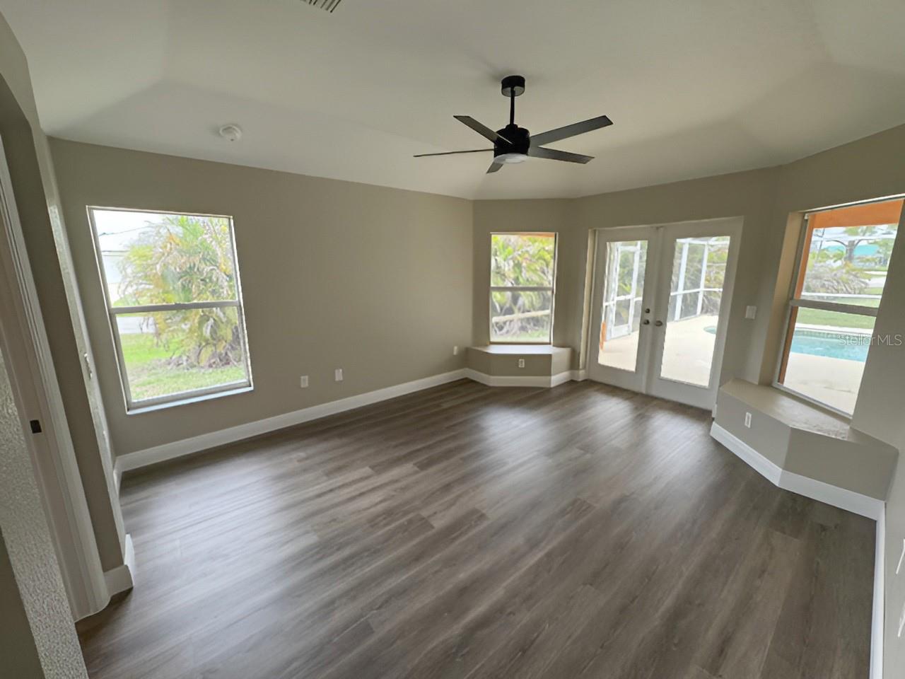 Image 5 of 18 For 13982 Naylor Avenue