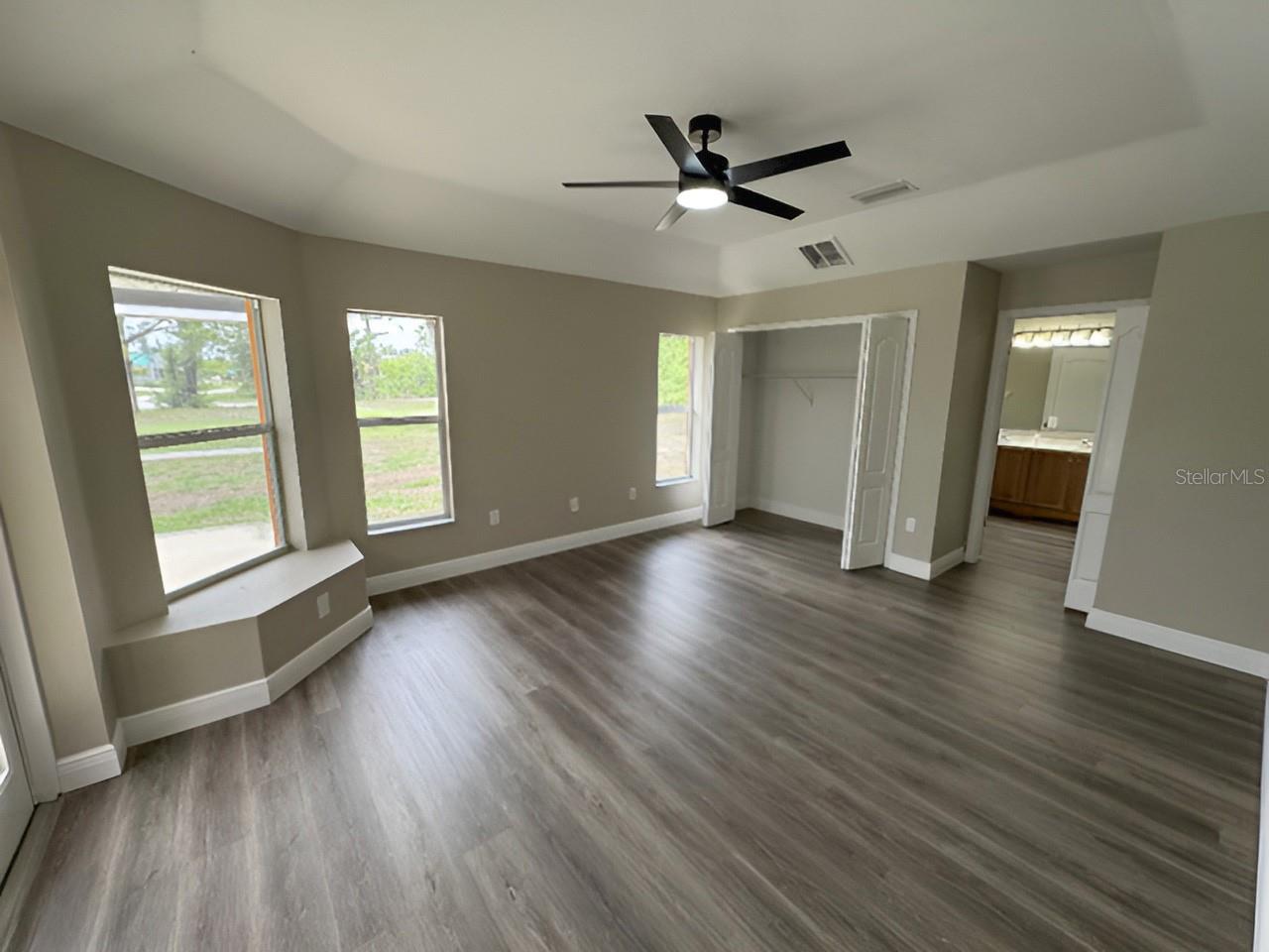 Image 8 of 18 For 13982 Naylor Avenue