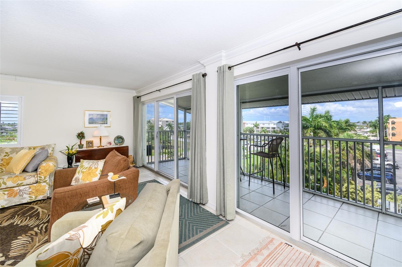 Image 23 of 82 For 1477 Park Beach Circle 33