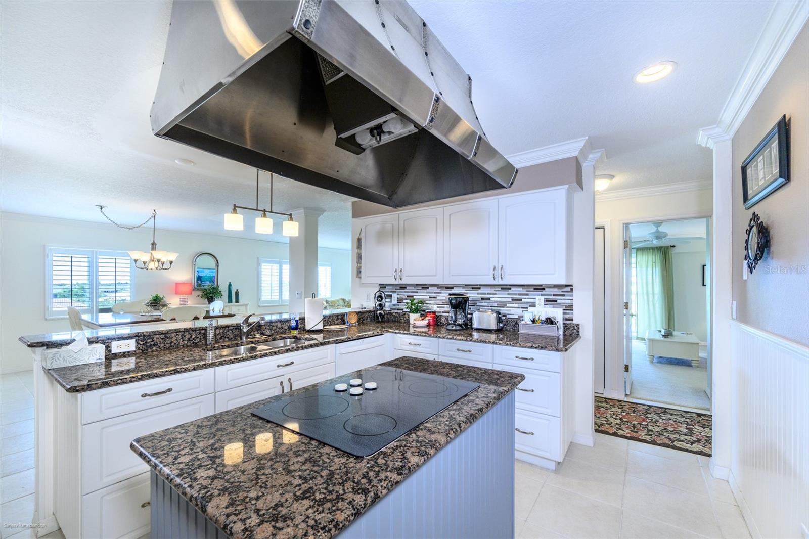 Image 31 of 82 For 1477 Park Beach Circle 33