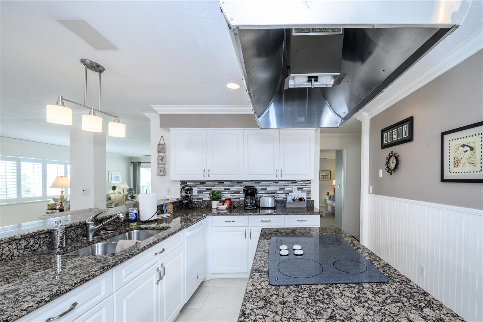 Image 32 of 82 For 1477 Park Beach Circle 33