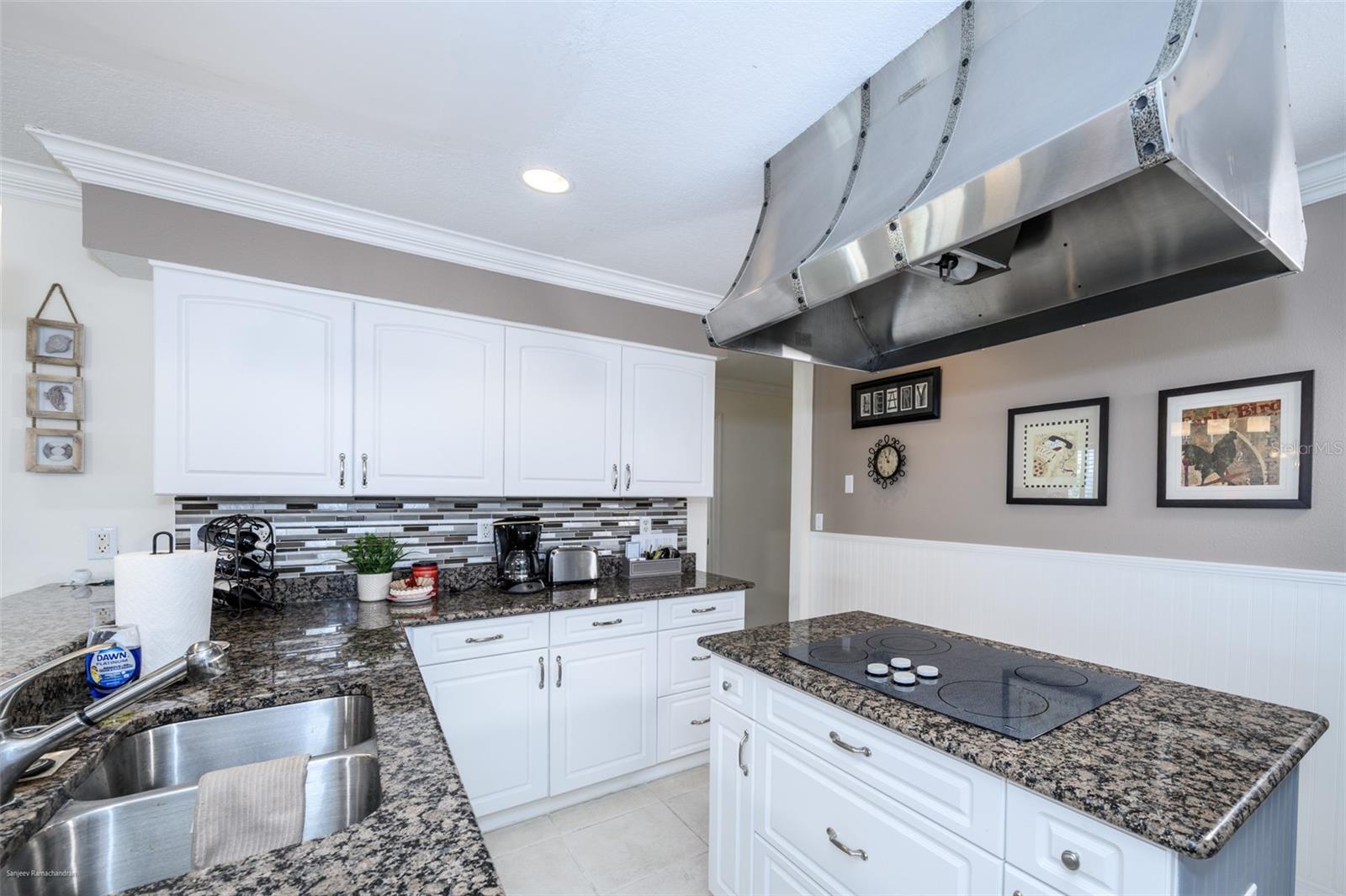 Image 33 of 82 For 1477 Park Beach Circle 33
