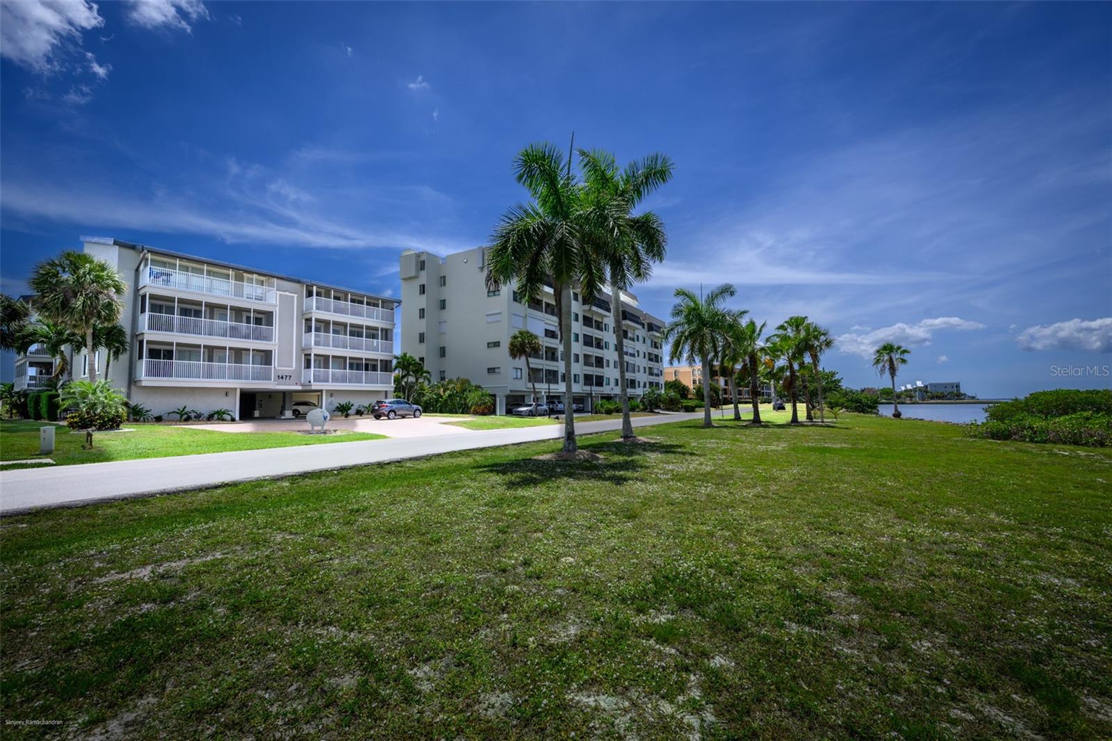 Image 5 of 82 For 1477 Park Beach Circle 33