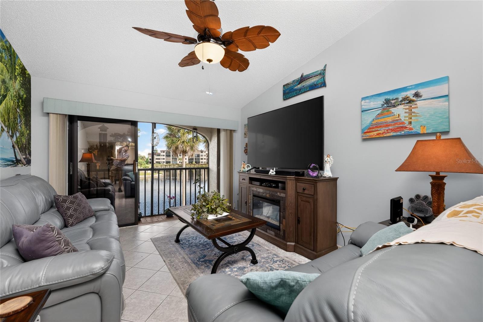 Image 14 of 87 For 23465 Harborview Road 1026