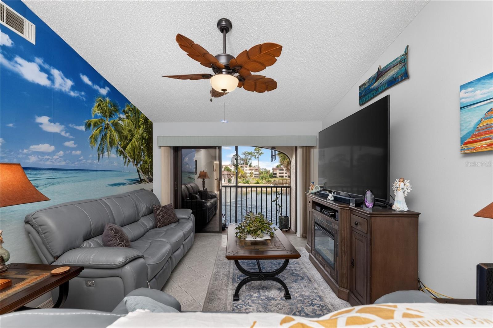 Image 22 of 87 For 23465 Harborview Road 1026