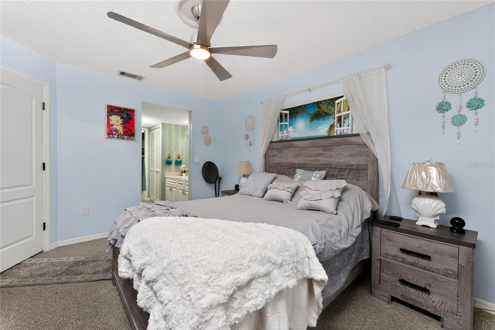 Image 26 of 87 For 23465 Harborview Road 1026