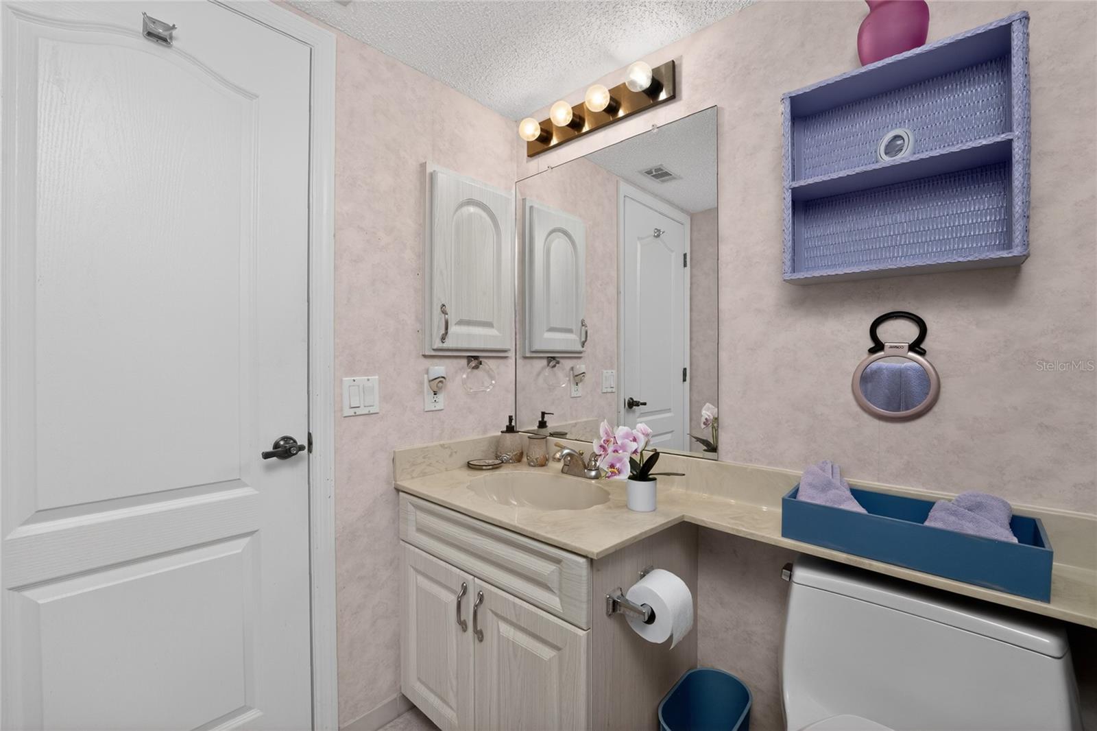 Image 34 of 87 For 23465 Harborview Road 1026