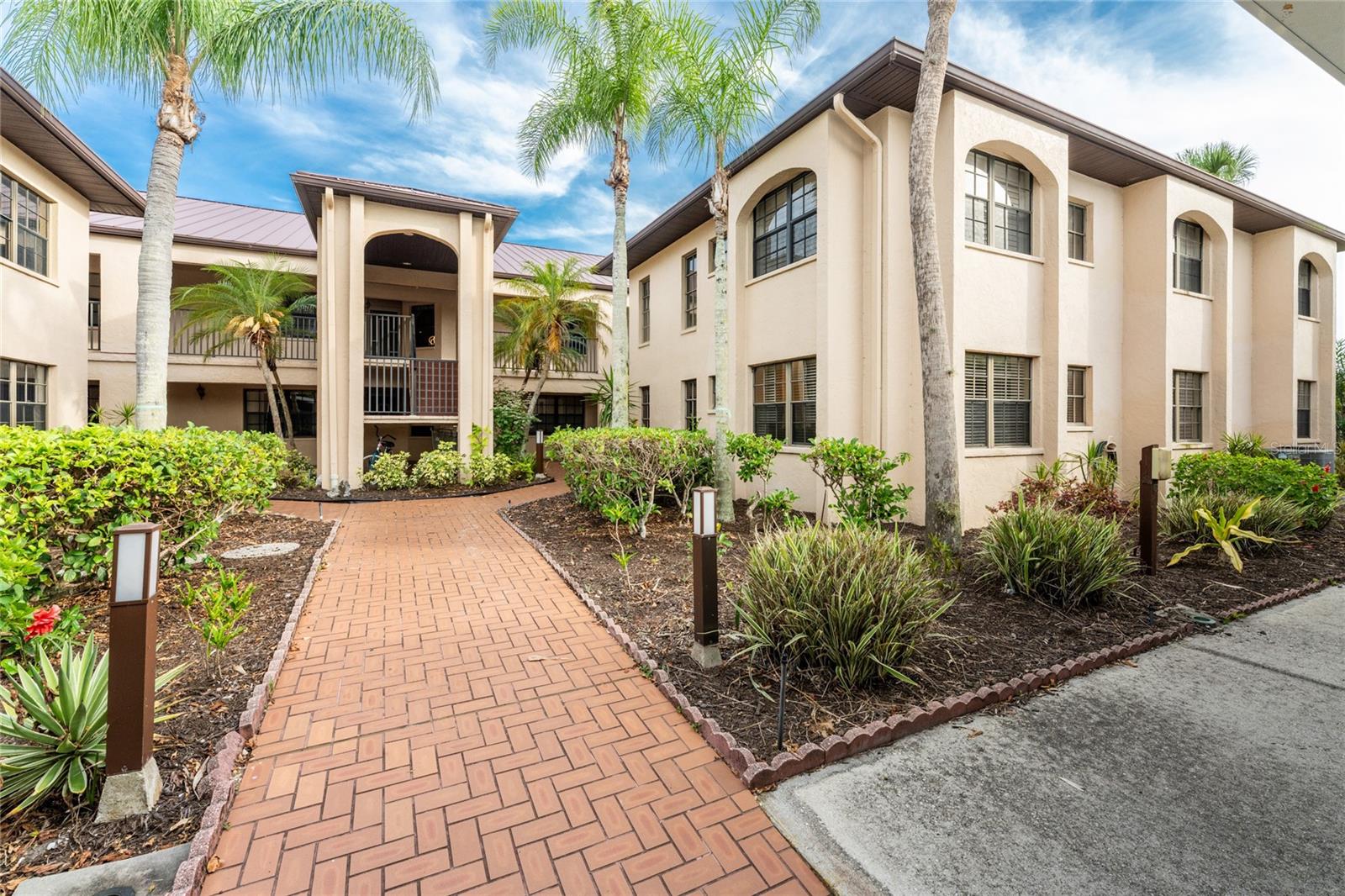 Image 43 of 87 For 23465 Harborview Road 1026