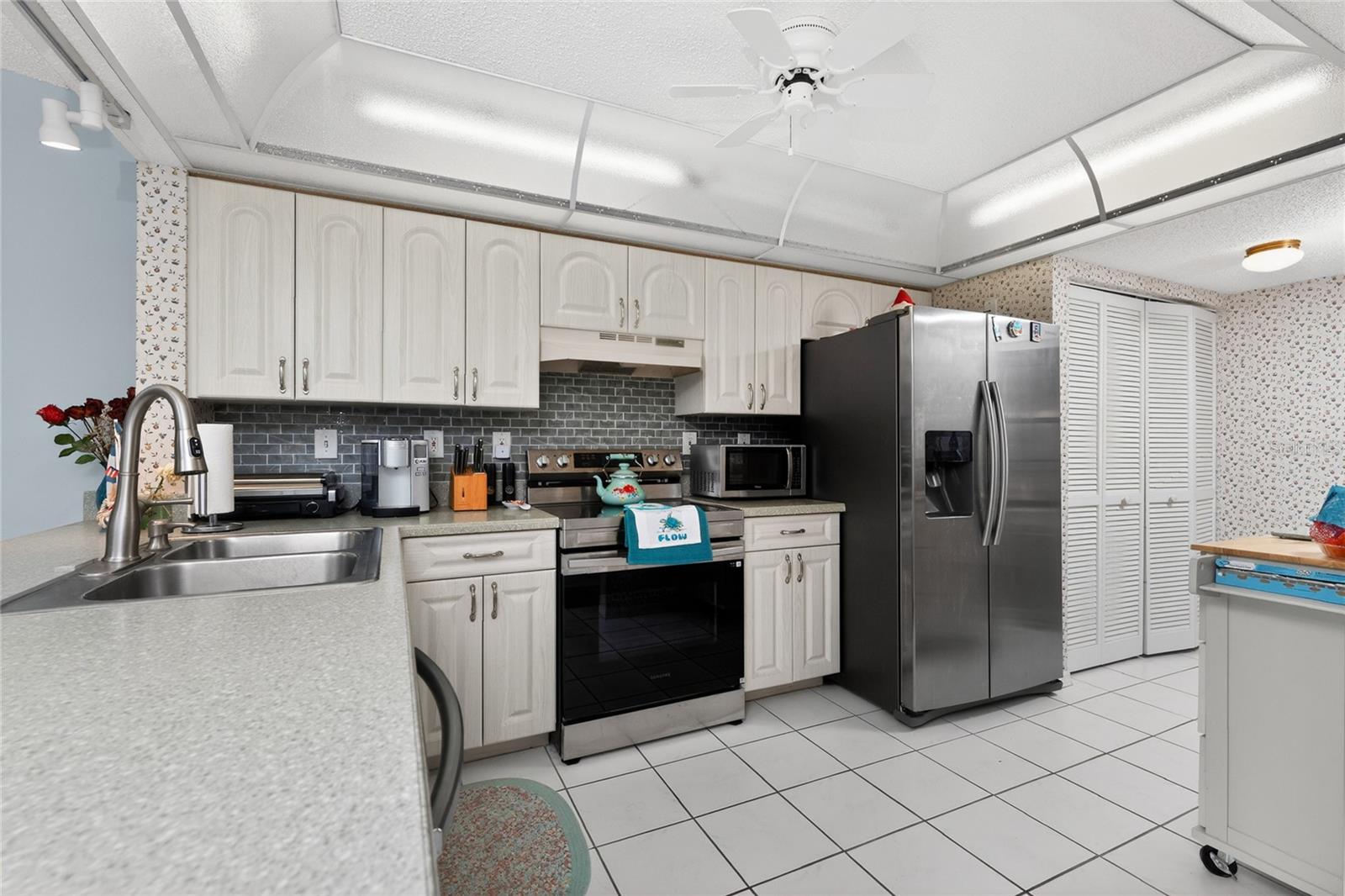Image 7 of 87 For 23465 Harborview Road 1026