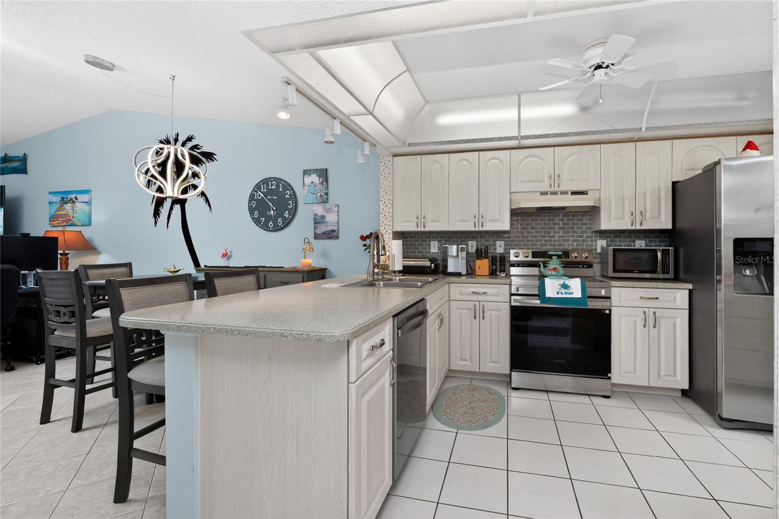 Image 8 of 87 For 23465 Harborview Road 1026