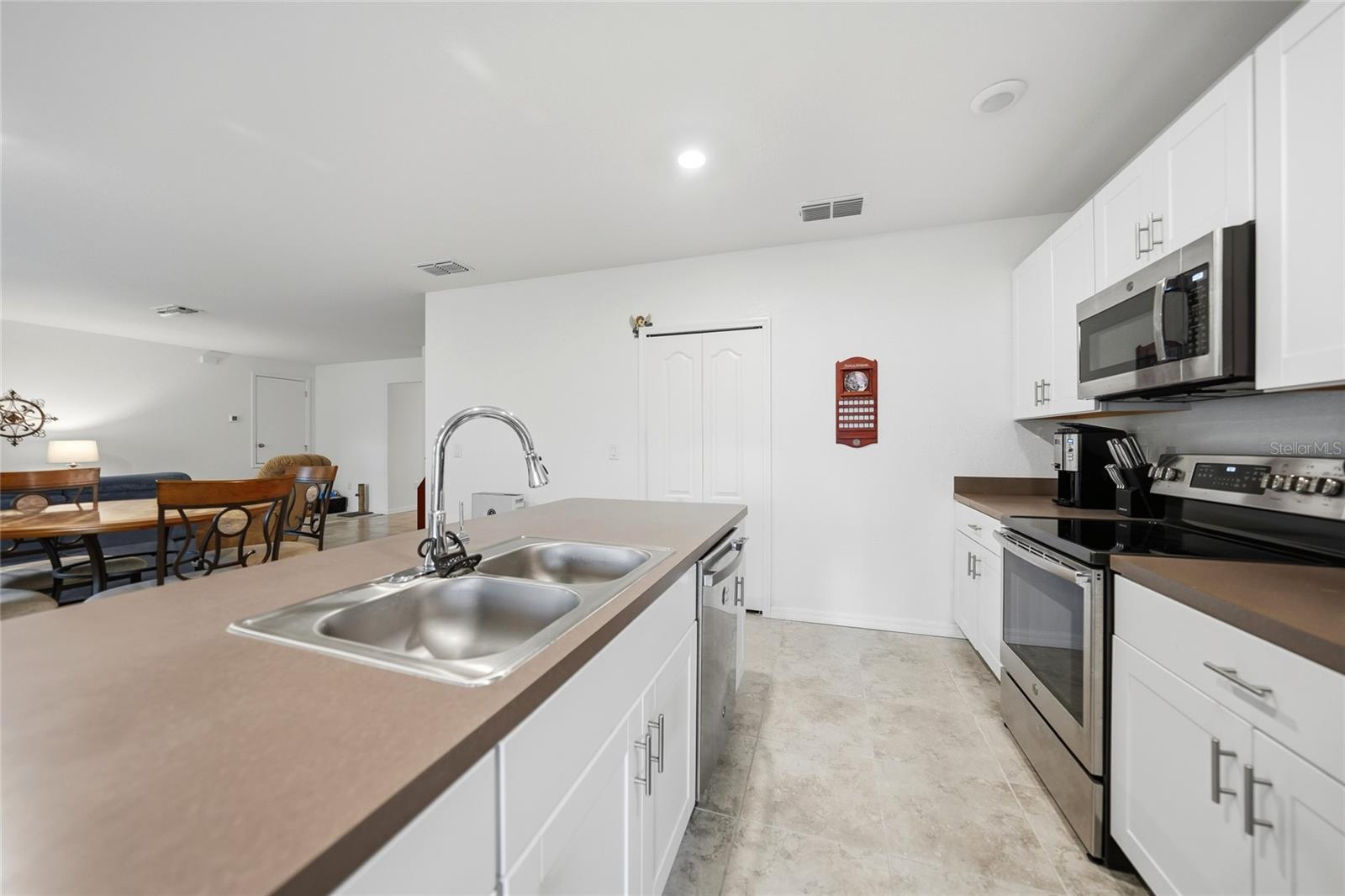 Image 8 of 31 For 25324 Aysen Drive