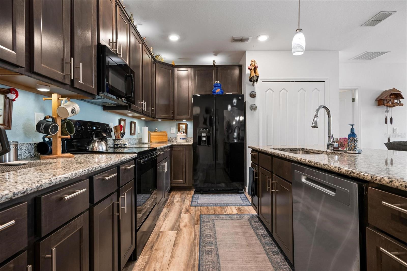 Image 12 of 44 For 25901 Aysen Drive